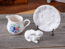 Load image into Gallery viewer, Bramble Berry- decorative cheese board vignette