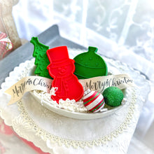 Load image into Gallery viewer, Very Merry- cookie cutter vignette