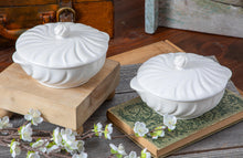 Load image into Gallery viewer, Gladding McBean- 2 covered swirl dishes
